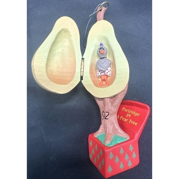 HALLMARK Ornament Partridge IN a Pear Tree 1992 Bird Wearing Underwear Opens K1 - Picture 5 of 6